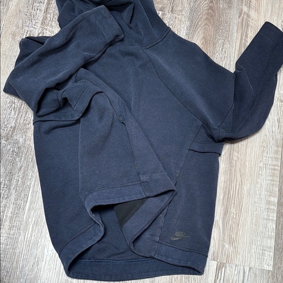 WOMEN'S NIKE SPORTSWEAR TECH FLEECE HOODIE - Picture 5 of 10